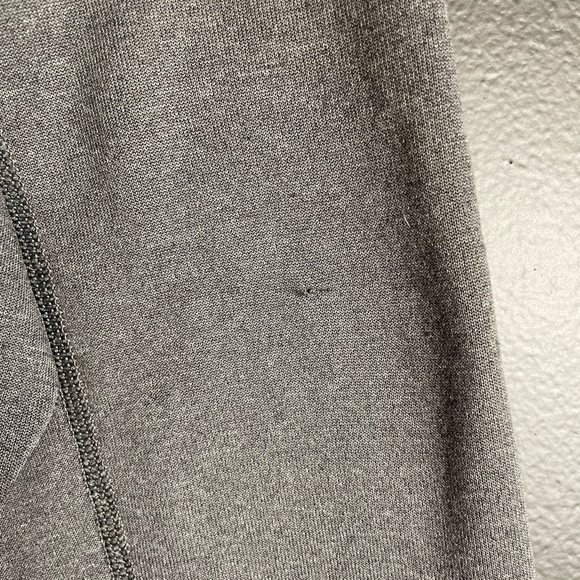 694. Patagonia Gray Zip Fleece - Picture 9 of 9